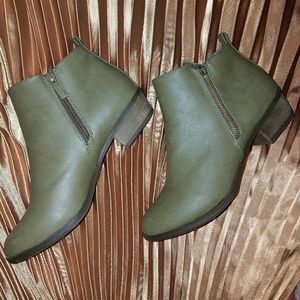 🔥SALE🔥NWOB Olive Green Ankle Booties